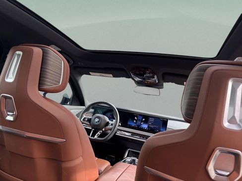 Used 2023 BMW 760i xDrive w/ Luxury Rear Seating Package image 28