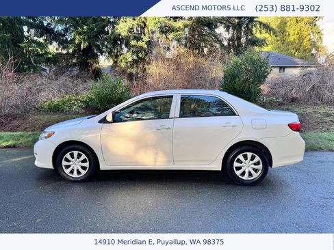 Used 2010 Toyota Corolla LE image 2