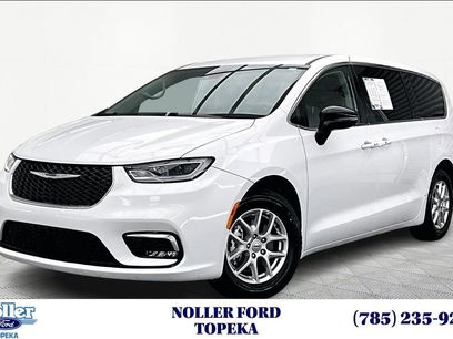 Used 2024 Chrysler Pacifica Touring-L