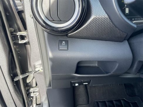 Used 2019 Nissan Kicks SV image 18