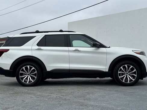 Used 2020 Ford Explorer ST image 3