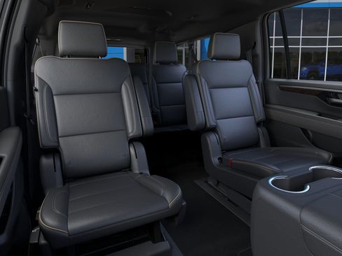 New 2026 Chevrolet Suburban Premier w/ Sun And Tow Package AWD/4WD image 15