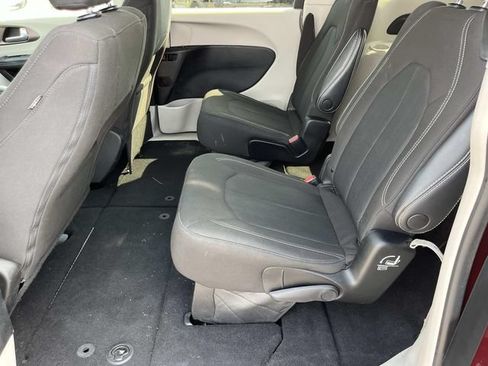 Used 2023 Chrysler Voyager LX FWD image 17