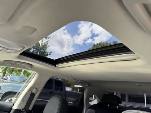 Used 2018 INFINITI Q70 Luxe RWD image 5