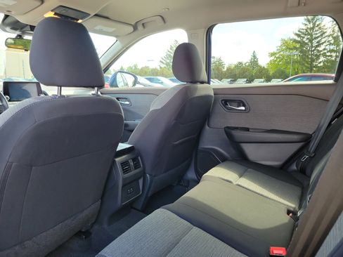 Used 2023 Nissan Rogue SV image 14