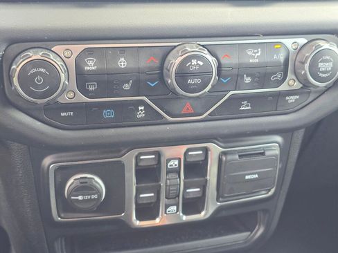 Used 2024 Jeep Wrangler Unlimited Sahara image 38