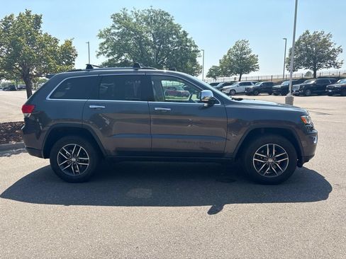 Used 2017 Jeep Grand Cherokee Limited AWD/4WD image 6