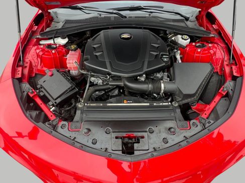 Used 2018 Chevrolet Camaro LT w/ Technology Package RWD image 3
