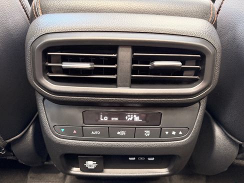 Used 2025 Honda Pilot TrailSport image 31
