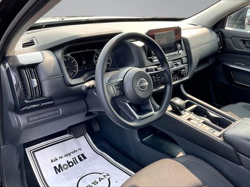 Certified 2025 Nissan Pathfinder S FWD image 15