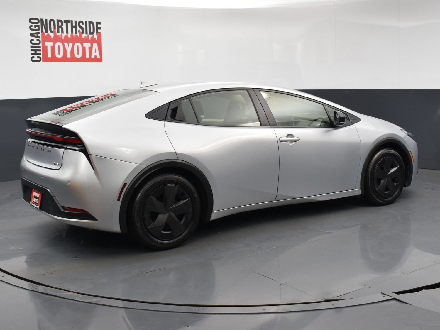 Used 2023 Toyota Prius LE FWD image 4