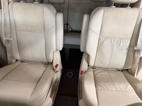 Used 2008 Chrysler Town & Country Limited w/ Entertainment Group #3 FWD image 24