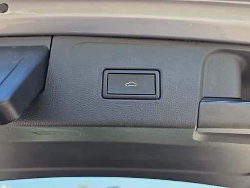 Used 2023 Volkswagen Atlas SE w/ Panoramic Sunroof Package FWD image 30