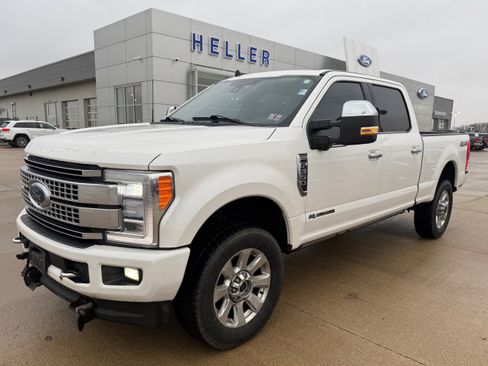 Used 2019 Ford F350 Platinum w/ Platinum Ultimate Package image 3