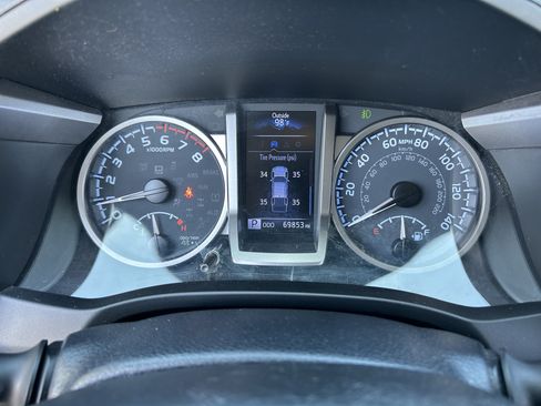 Used 2020 Toyota Tacoma SR5 RWD image 25
