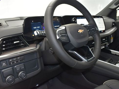 New 2025 Chevrolet Suburban Premier image 12