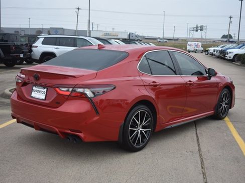 Used 2024 Toyota Camry SE image 5