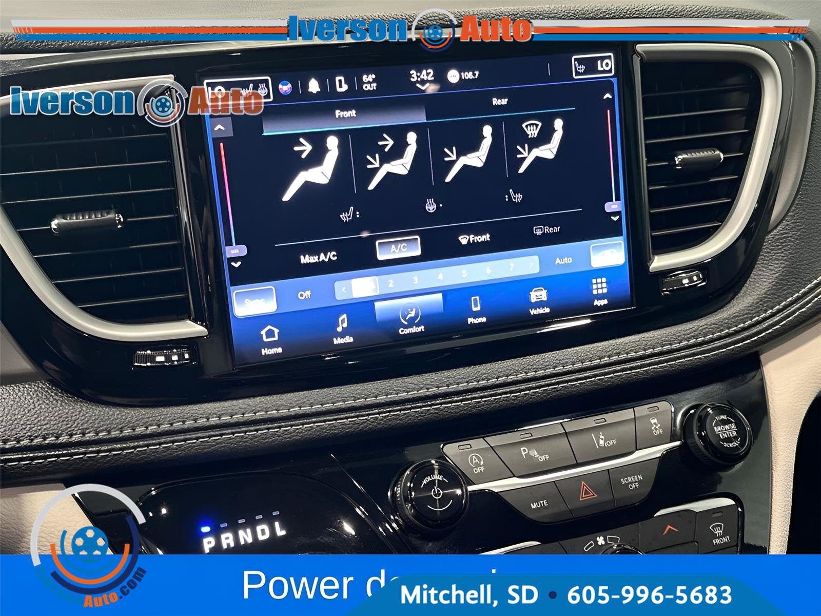 Used 2024 Chrysler Pacifica Touring-L AWD/4WD image 21