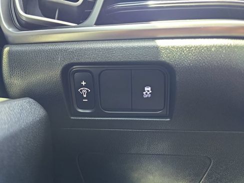 Used 2024 Kia Sorento S FWD image 22