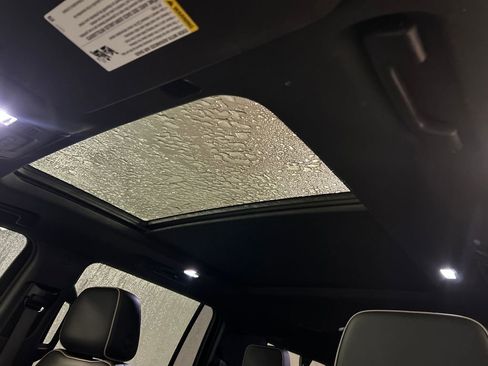 Used 2023 GMC Yukon XL SLT image 22