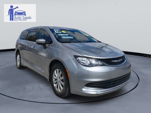 Used 2019 Chrysler Pacifica LX w/ Tire & Wheel Group image 2