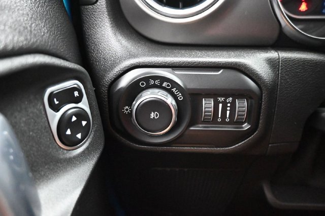 Used 2019 Jeep Wrangler Unlimited Rubicon w/ Steel Bumper Group AWD/4WD image 14