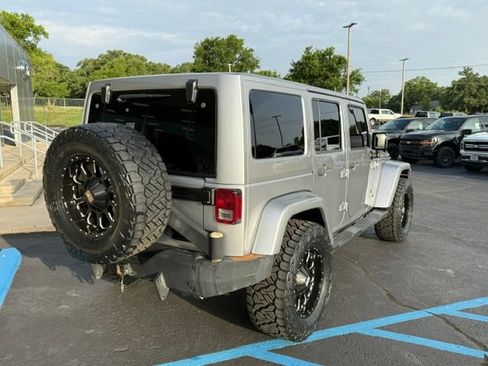 Used 2013 Jeep Wrangler Unlimited Sahara w/ Connectivity Group AWD/4WD image 3