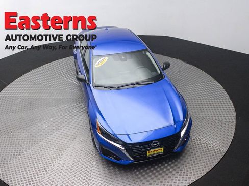 Used 2025 Nissan Altima 2.5 SV FWD image 3