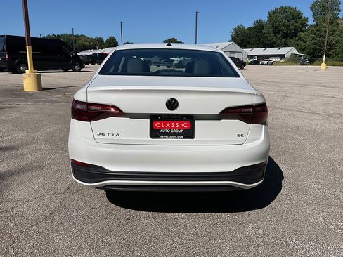 Used 2023 Volkswagen Jetta SE w/ Panoramic Sunroof Package FWD image 6