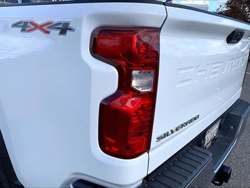 Used 2024 Chevrolet Silverado 2500 LT image 29