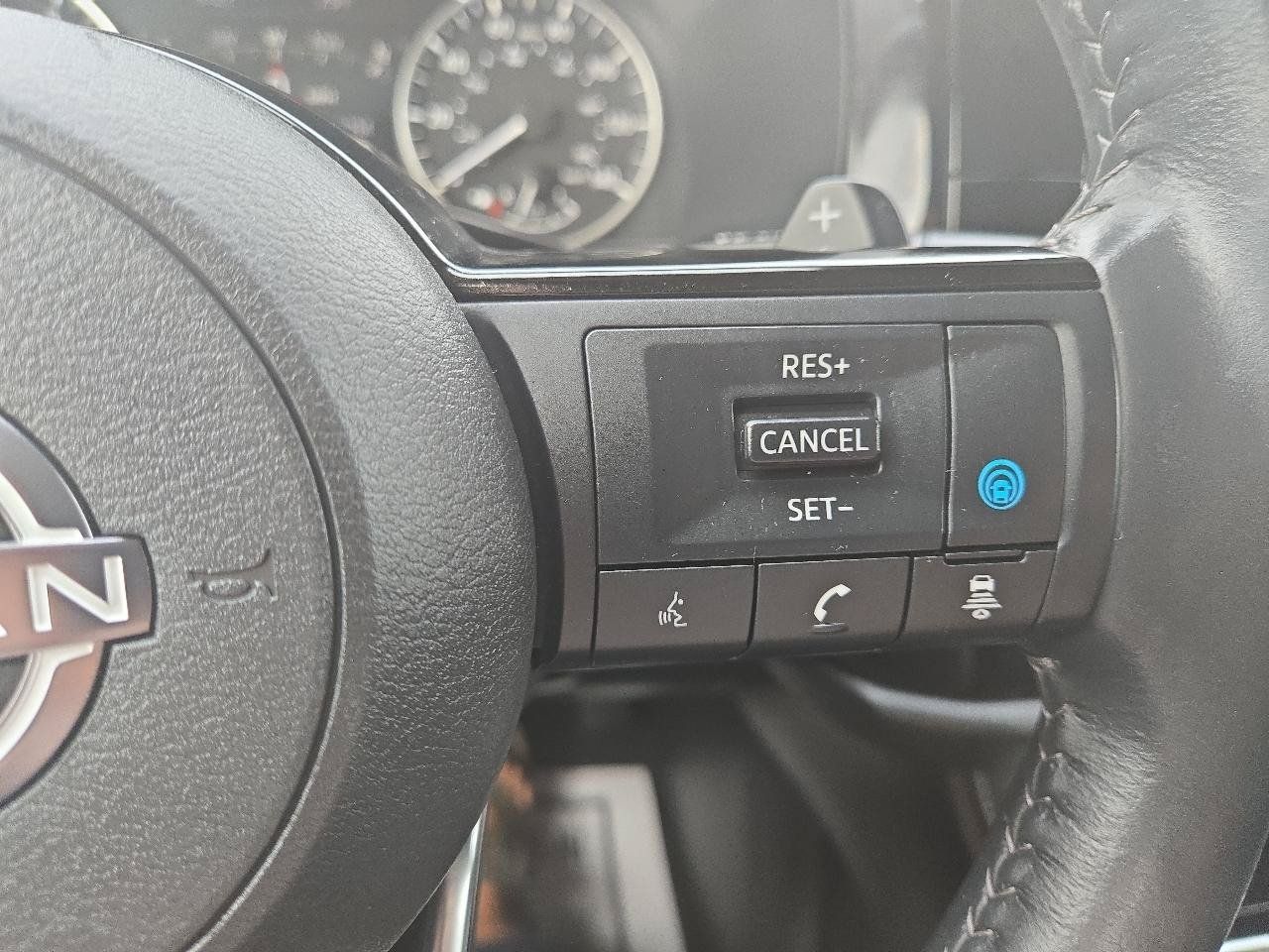 Used 2023 Nissan Pathfinder SL AWD/4WD image 18