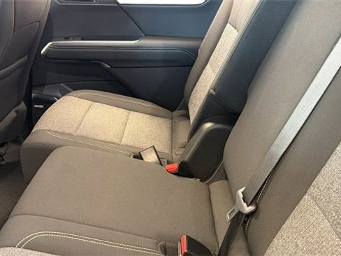 Used 2025 GMC Acadia Elevation image 18