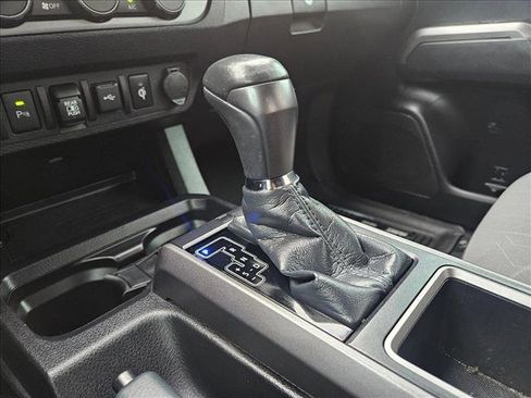 Used 2021 Toyota Tacoma TRD Off-Road image 12