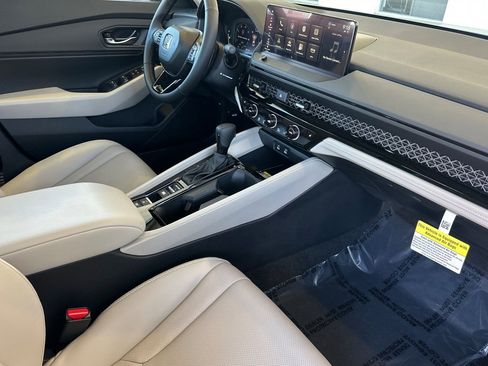 Used 2025 Honda Accord EX-L image 17