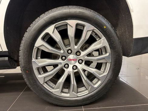 Used 2021 GMC Yukon Denali w/ Denali Premium Package AWD/4WD image 7