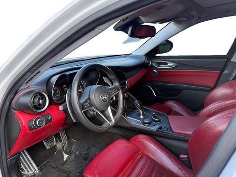 Used 2019 Alfa Romeo Giulia Ti Sport w/ Quick Order Package 22U Sport RWD image 9