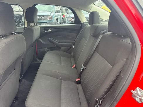 Used 2015 Ford Focus SE image 14
