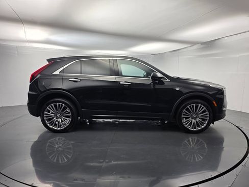 Used 2025 Cadillac XT4 Premium Luxury w/ Technology Package AWD/4WD image 3