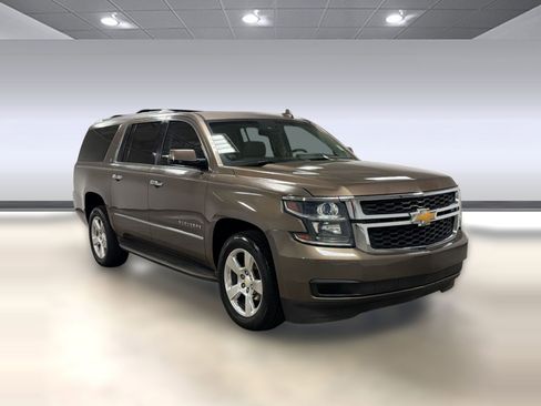 Used 2016 Chevrolet Suburban LT RWD image 6