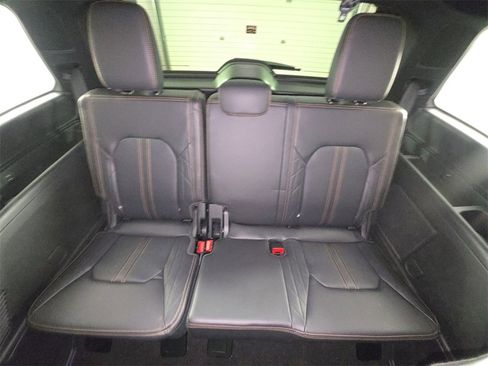 Used 2024 Ford Expedition Platinum image 16
