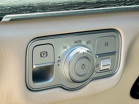Certified 2023 Mercedes-Benz GLS 450 4MATIC image 38
