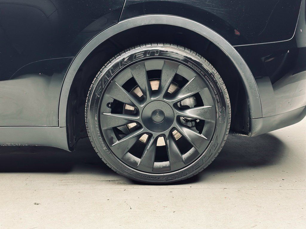 Used 2023 Tesla Model Y Long Range AWD/4WD image 32