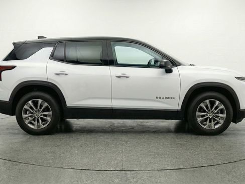 Used 2025 Chevrolet Equinox LT FWD image 11