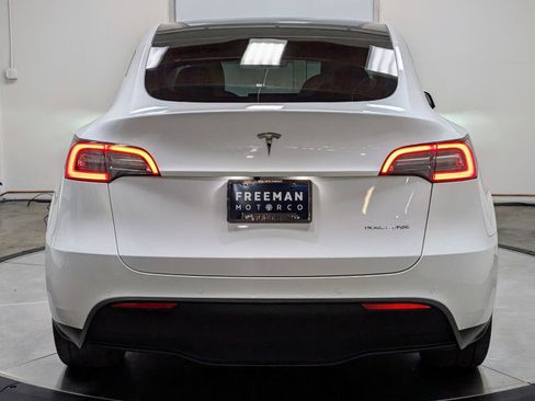 Used 2022 Tesla Model Y Long Range image 7