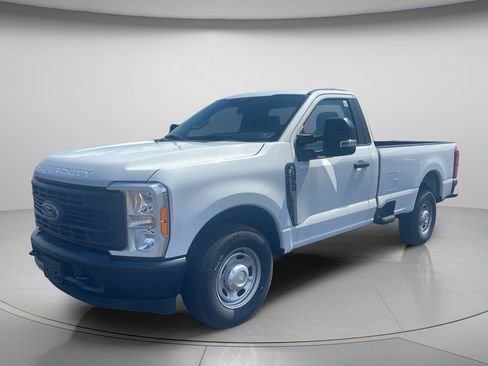 Used 2023 Ford F250 XL RWD image 3