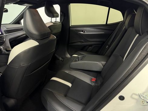 Used 2025 Toyota Camry SE image 24