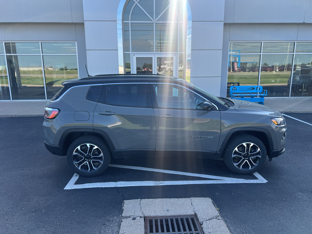 Used 2023 Jeep Compass Limited w/ Sun and Sound Group AWD/4WD image 7