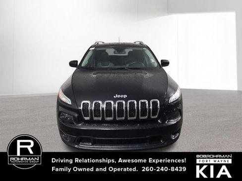 Used 2018 Jeep Cherokee Latitude Plus w/ Cold Weather Group image 3