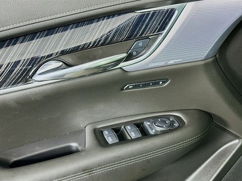 Used 2025 Cadillac XT6 Premium Luxury image 15