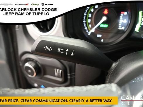 Used 2025 Jeep Wrangler Unlimited Sahara AWD/4WD image 17